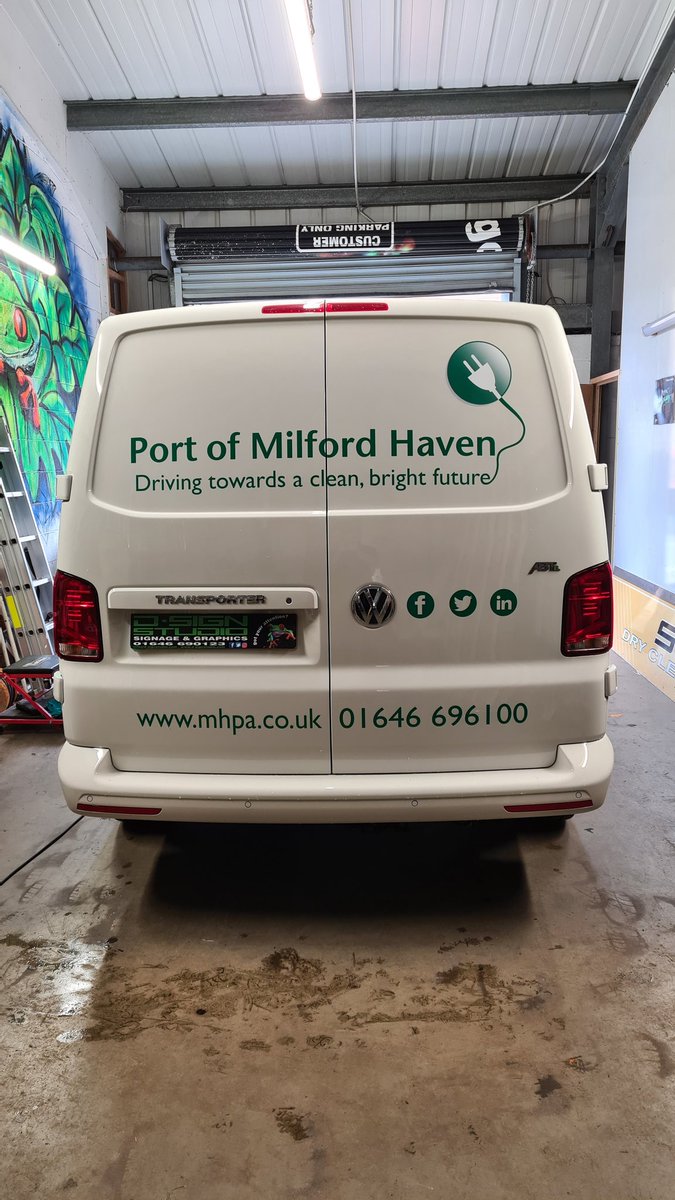 dsignstudio1992's tweet photo. #portofmilfordhaven going "green" with their new fleet of full electric #vwtransporter s.
6 of them done in a morning with another 2 to go in a couple of weeks when they take delivery.
Graphics done using @Metamarkuk MD5A and M7.
#dsignstudio #MilfordHaven #Pembrokeshire https://t.co/DKJ4CPpL8T