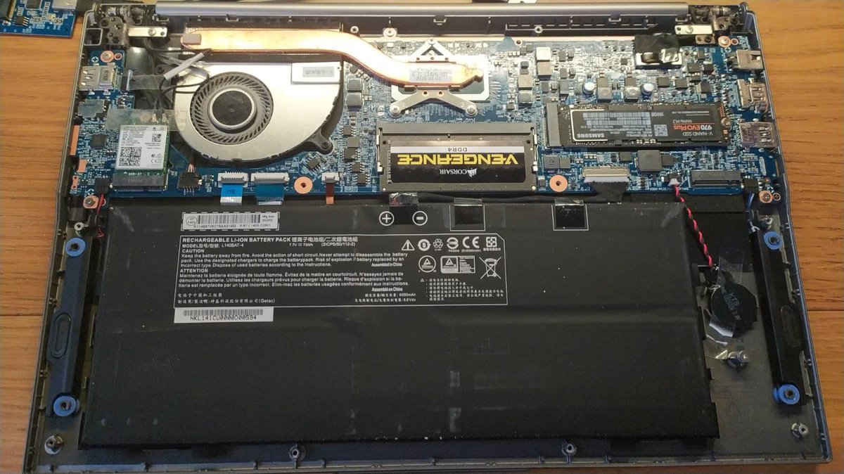 AlbertoPianon's tweet photo. @carlopiana @ebobferraris @gbgallus @simonealiprandi
Installing new nvme storage on my #Clevo linux laptop... as easy as 123! This is the way it should be #RightToRepair https://t.co/HzFfXdCFlM