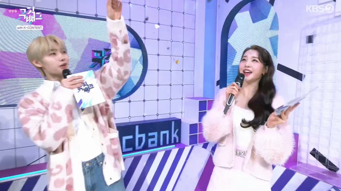 yyujinationn's tweet photo. SUNGHOON CELEBRATING WITH WONYOUNG ON HER IVE'S DEBUT 🥰 https://t.co/0yEbMDhSoe