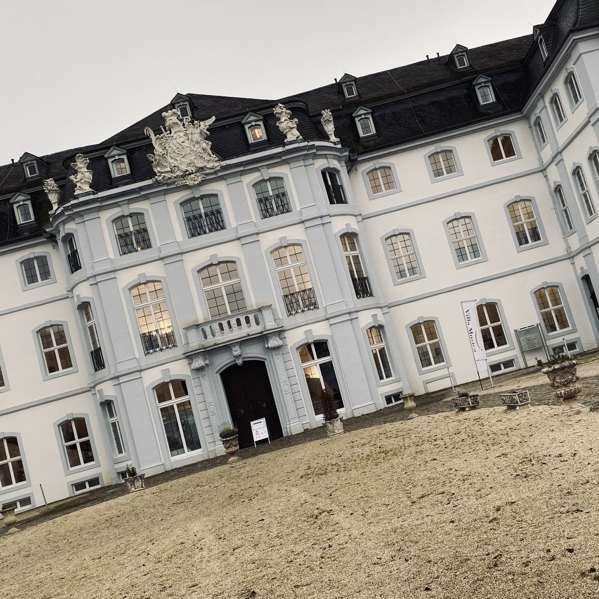 Stilecht promovieren! #theroyalway #phdlife #promotionskolleg