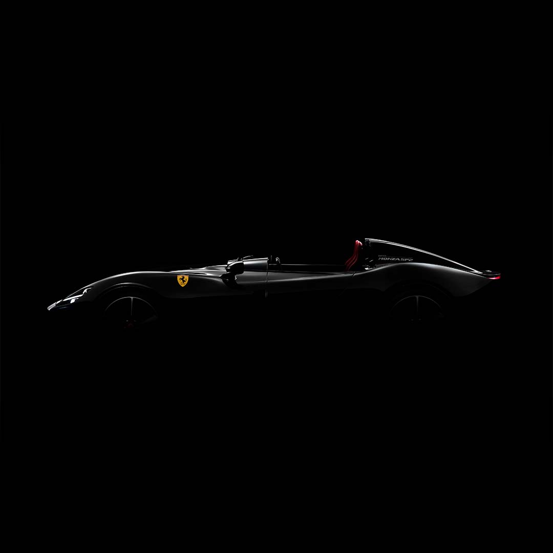 Ferrari: Với hình ảnh này, bạn sẽ thấy rõ được trái tim và sức mạnh trong siêu xe Ferrari. Cùng thưởng thức những đường cong mềm mại, chi tiết tinh tế và sức mạnh đầy ấn tượng của chúng.