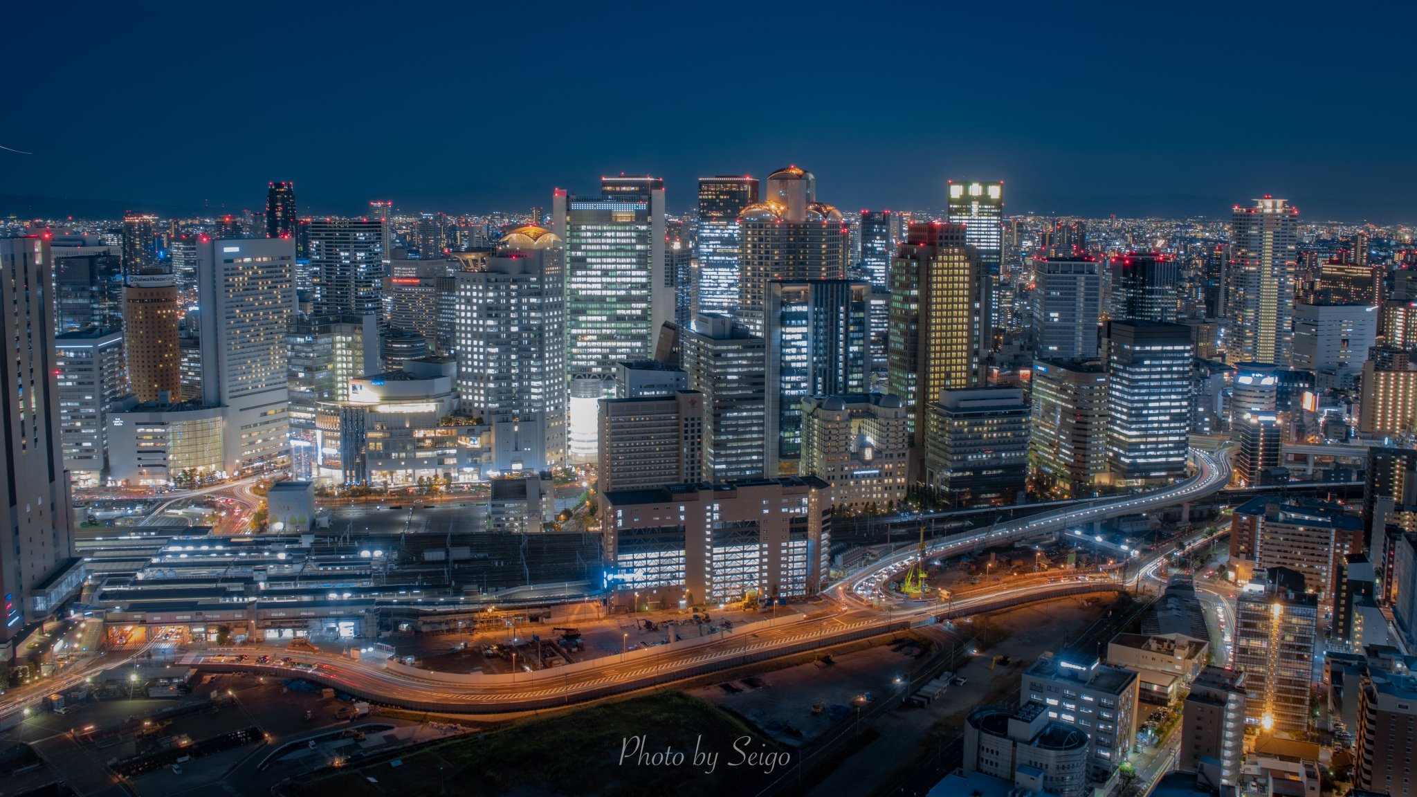 Seigo 大阪の街と煌めく夜景 スカイビルから見る梅田の夜景はため息が出るほど美しい 画像をタップして高画質 全画面でご覧下さい 写真好きな人と繋がりがたい 夜景 梅田スカイビル 空中庭園 大阪の本気 撮影は2年前 T Co D5cbwpg5si