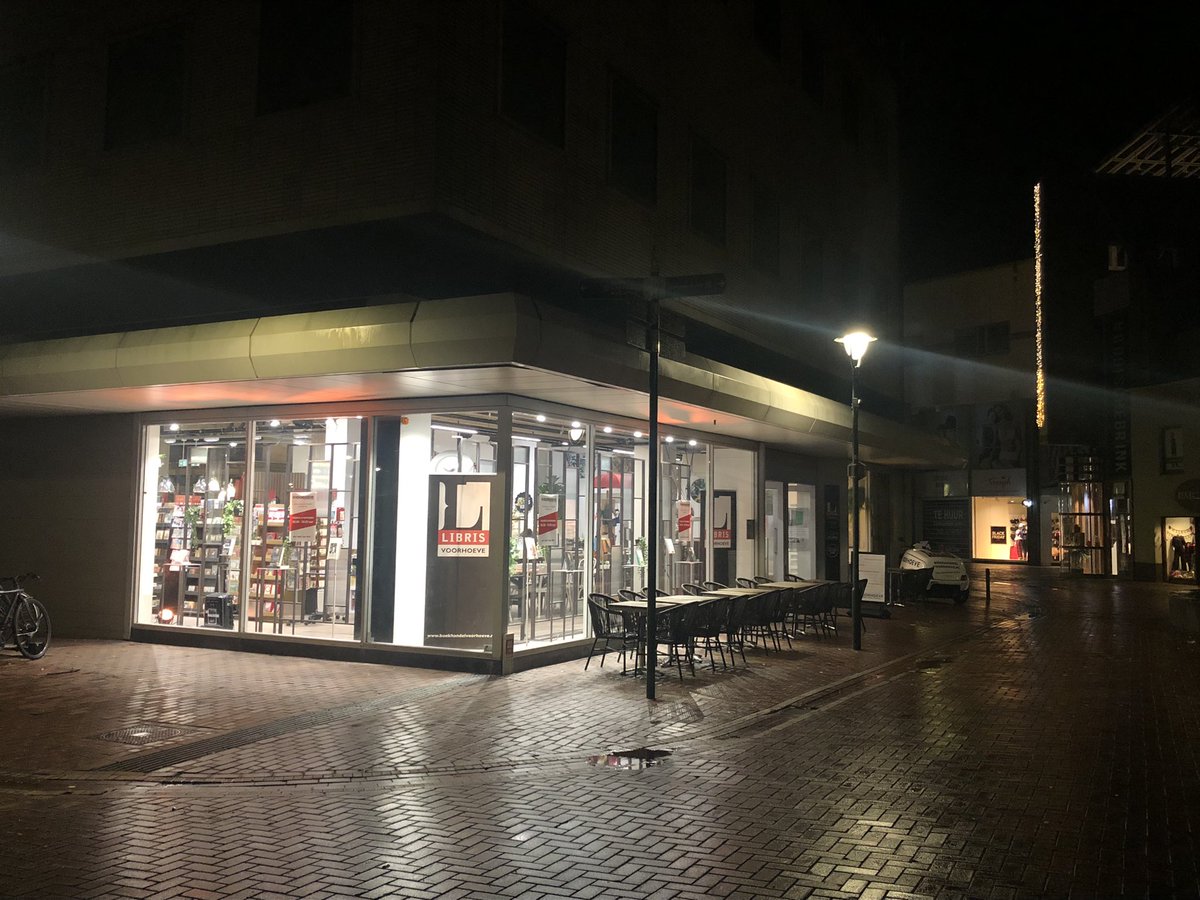 <a href="/LibrisVoorhoeve/">Boekhandel Voorhoeve</a> was om 6 uur open vandaag. Mooie kans om in alle rust boeken en cadeaus te kopen #steunjeboekhandel #kooplokaal #supportyourlocal #hilversum