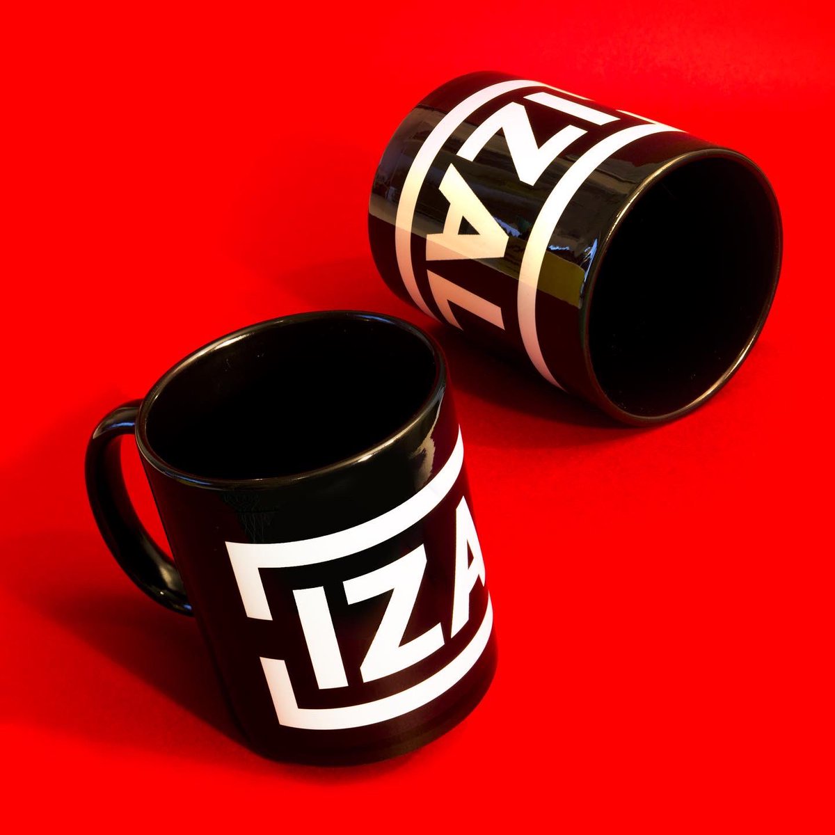 lanotaza's tweet photo. Gracias @IZALmusic @HookManagement por hacernos partícipes. https://t.co/36B20pizJx