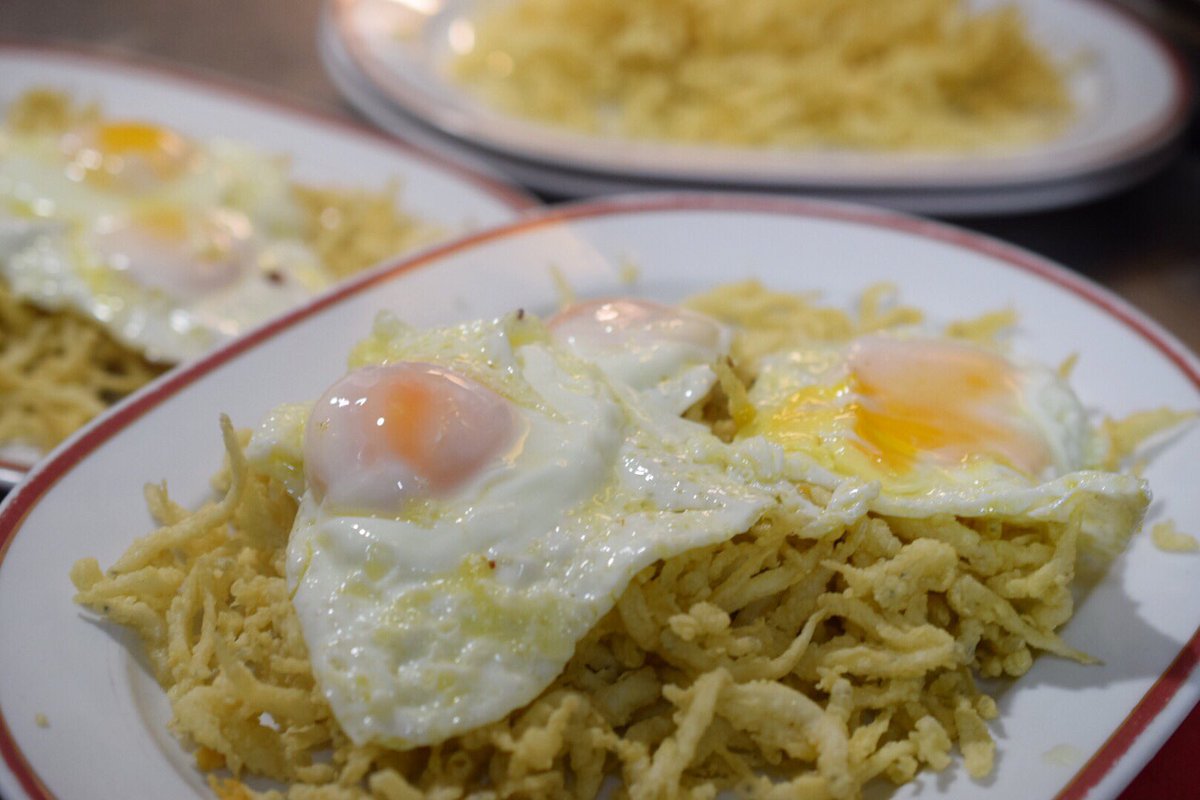 Hay formas….Y FORMAS de comenzar el fin de semana🎉‼️💥 ¡Una de chanquetes con huevo frito 🍳 siempre es bien! ¿NO OS PARECE?

👉Llámanos y reserva vuestra mesa, os esperamos!!
#LaMontanera 

📍C/Juan Sebastián Elcano 16
Sevilla (Barrio de Los Remedios)