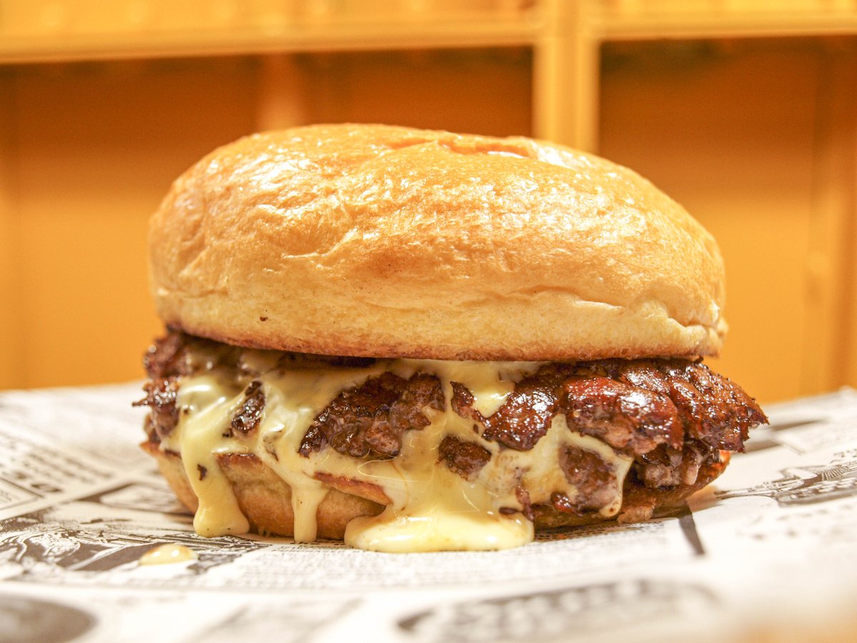 hamburperfecta's tweet photo. Brindemos por las #hamburguesas que nos trae @Ratedburger y sus consejos para disfrutarlas sin alardes, sólo sabor https://t.co/lUmTfwBjIB https://t.co/aKnsWq8Uy0