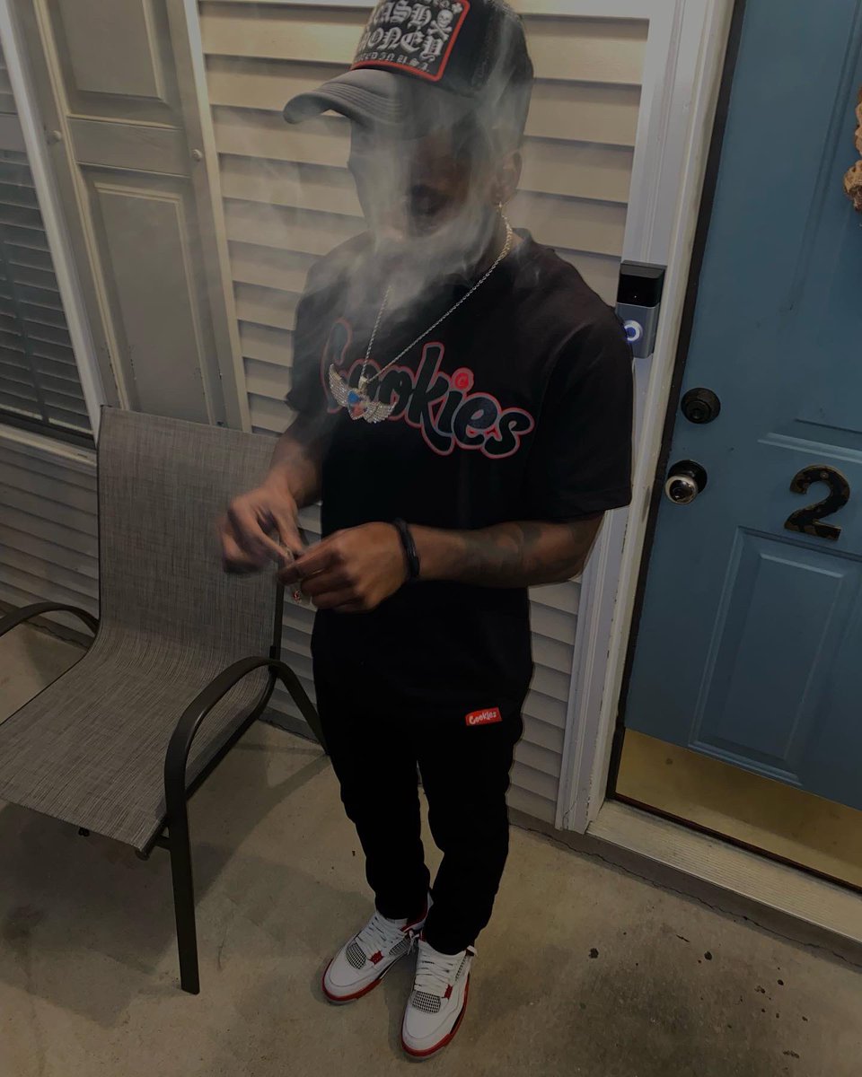 NBAartilus's tweet photo. Smoking Dead ☠️ Opps I call ‘em Exotic 🖤🔥🍪 #Cookies🍪 #LLKKK 🖤🖤🖤 https://t.co/SyXt2HTGe5