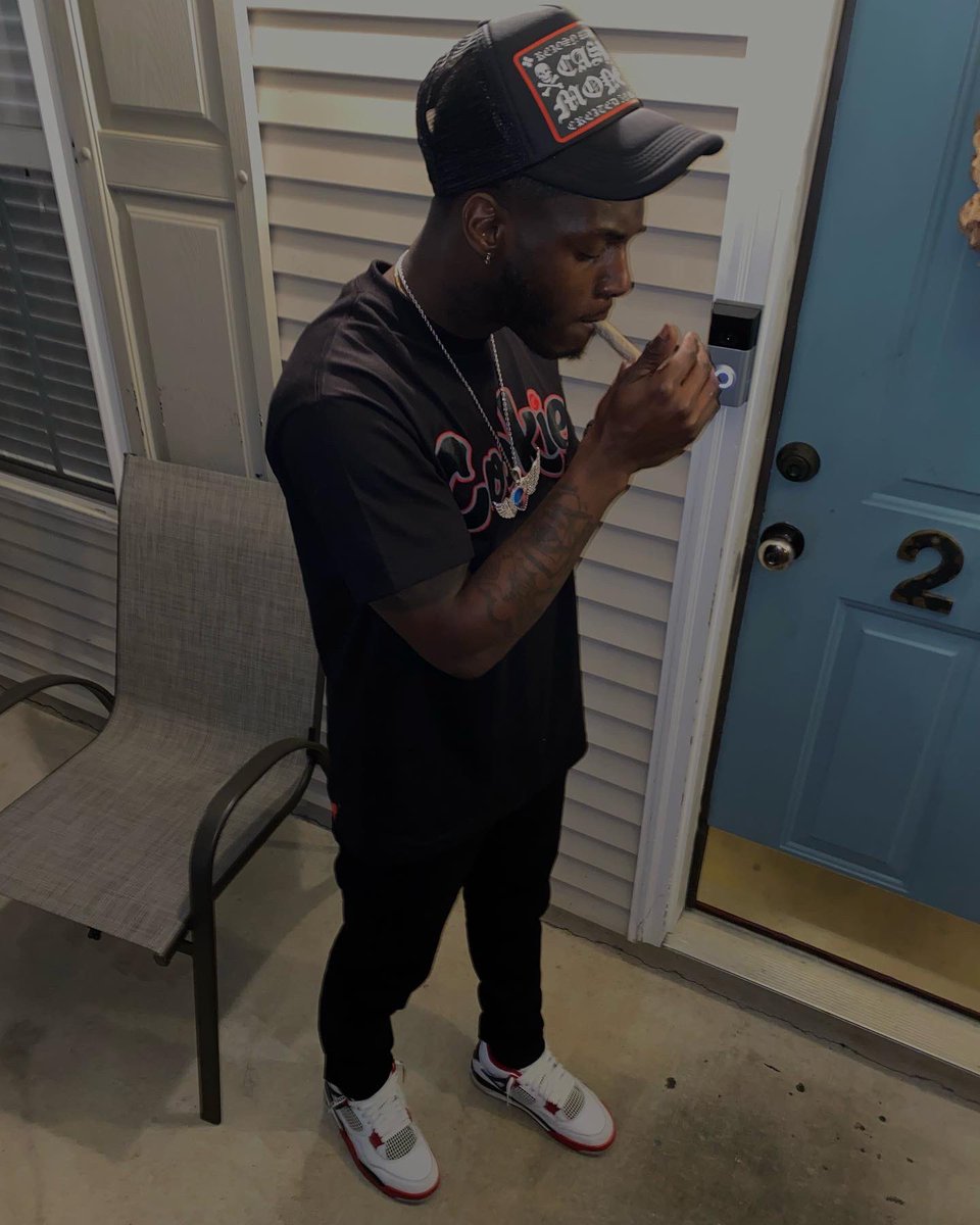 NBAartilus's tweet photo. Smoking Dead ☠️ Opps I call ‘em Exotic 🖤🔥🍪 #Cookies🍪 #LLKKK 🖤🖤🖤 https://t.co/SyXt2HTGe5