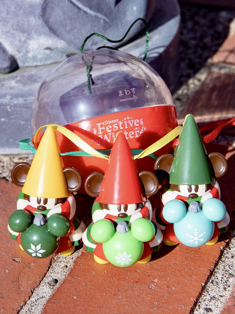 MezzoMikiD's tweet photo. 「リルリンリン」デザインオーナメント！東京ディズニーランド&amp;シー
"ディズニー・クリスマス2021"カプセルトイ 本日発売☆
https://t.co/CNxOennJuO https://t.co/EMTVhRVJi2