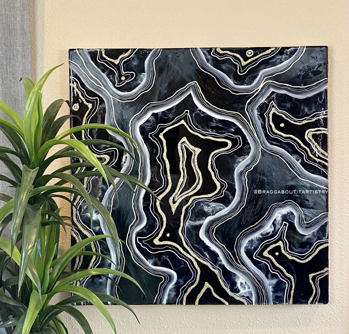 kelsotheartist's tweet photo. Usually $400, these are now in the $200’s, sized 18x18 &amp; 20x20 !!!  If you’ve ever wanted to commit a legal robbery, now is the time bc this is a STEAL😭🤣🤣 I’ve been wanting to say that all day omg 

But rly, visit my shop for more ☺️✨ https://t.co/E9LK1QrIUo