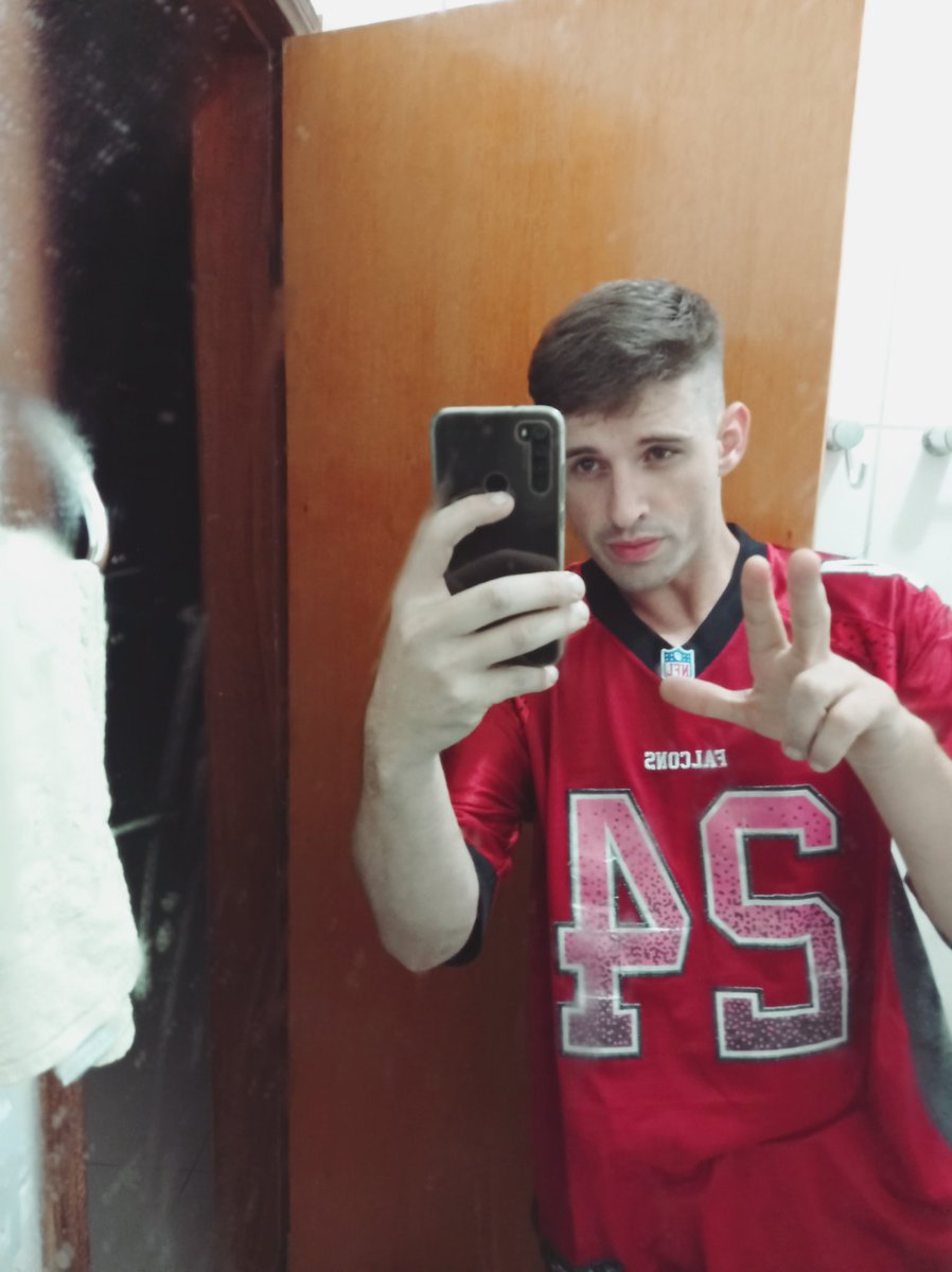 MarcosVictorRe1's tweet photo. Chama no probleminha k nois resolve novinha 😏 https://t.co/l3P1N3oKlq