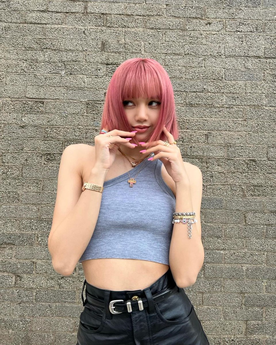 lethikieudung21's tweet photo. #MAMAVOTE #lisa 
Vote cho 2 chị bé ❤💋 https://t.co/IiQRqXXNn6