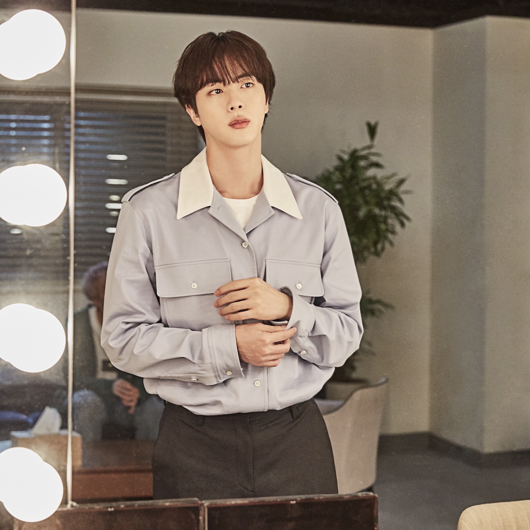 Jin getting ready for the shoot of the upcoming #Hyundai X #BTS collaboration film. What do you think of his outfit? Check out @ LA stage! 💜  

#HyundaixBTS #Jin #Imonit #Nowyoureonit #CleanMobility #BecauseofYou 
@bts_bighit