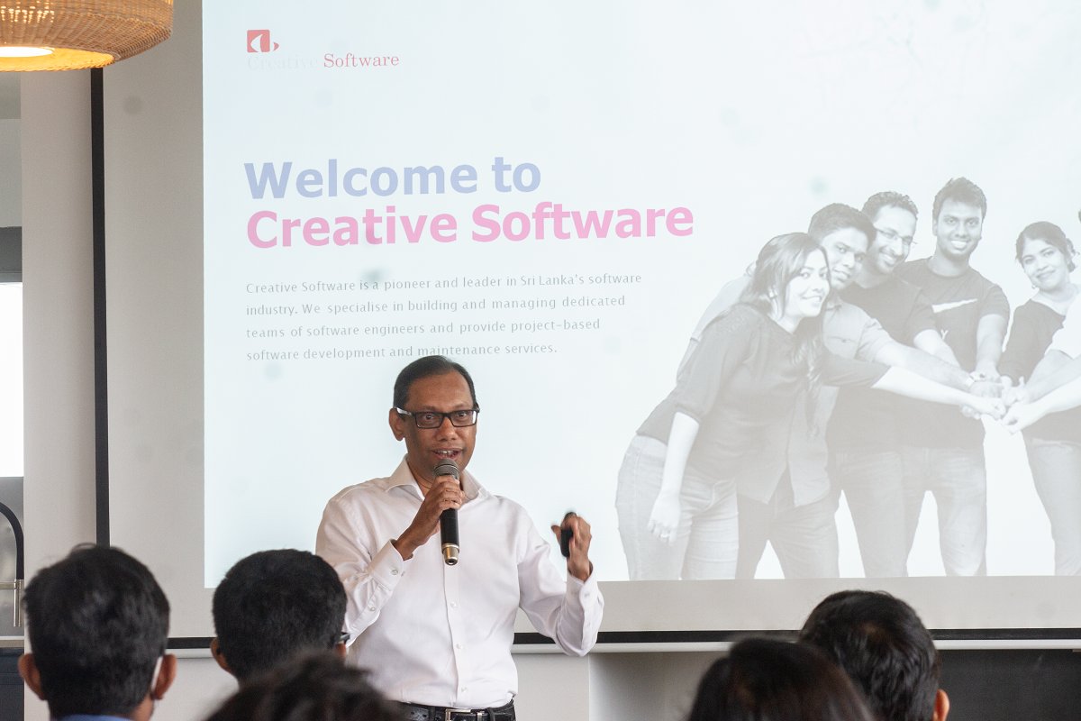 CreativeSoftLK's tweet photo. The first induction at the new office premises was held for the Creative interns with the participation of the management team. 

We wish the Creative interns all the best in the future ahead! 
#CreativeInternship https://t.co/CTtzgQB9FI