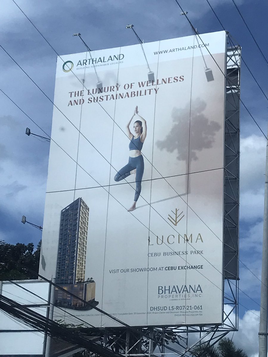 hubineer's tweet photo. i work in advertising and i cant rationalize this billboard https://t.co/xNLGASCMst