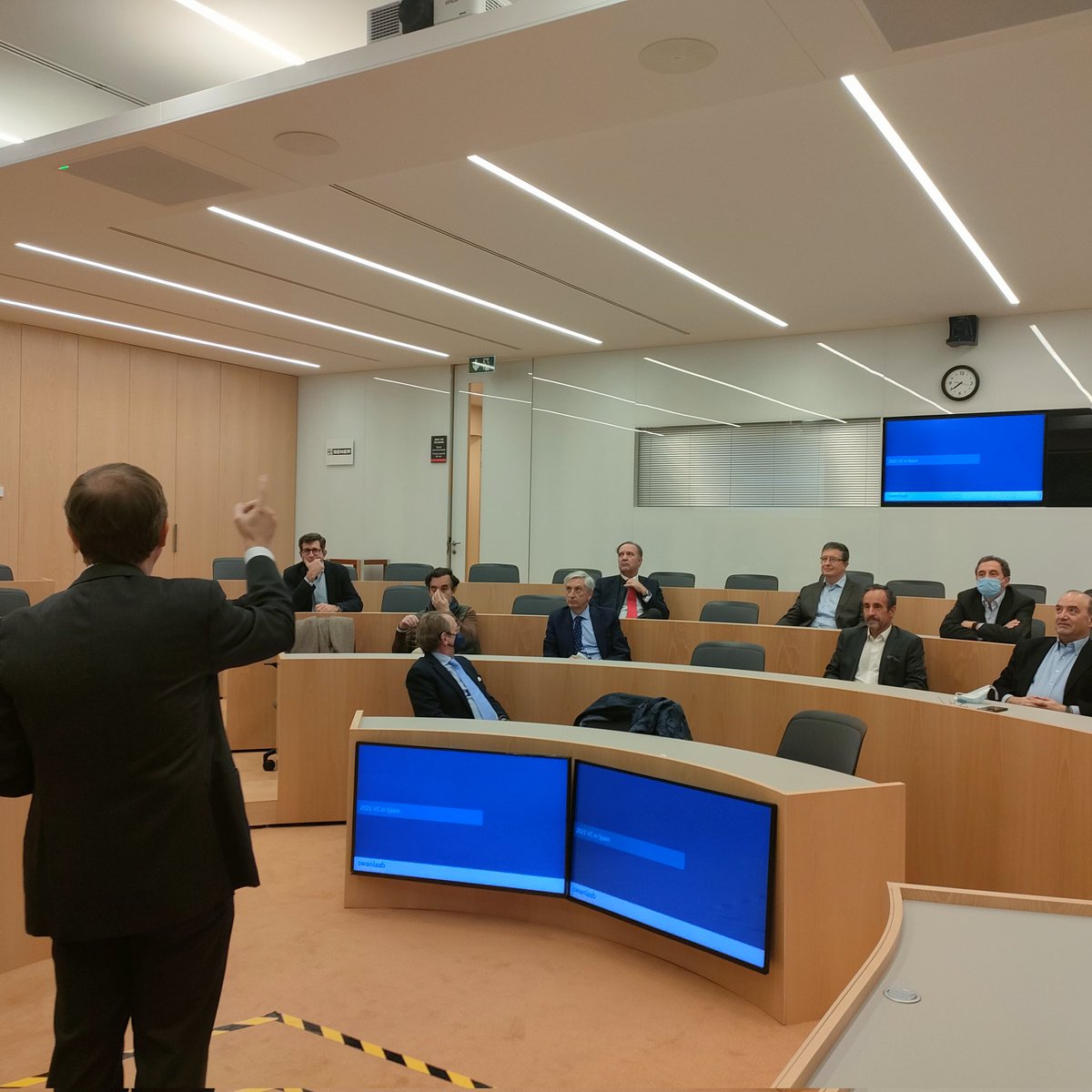 jalatasa's tweet photo. Ayer nos reunimos la promoción Executive MBA 97 del @iesebschool en el nuevo edificio de Madrid para una charla sobre Venture Capital y Emprendimiento (en la q hablamos sobre nuestro "startup de startups" @Swanlaab: gracias Juan Revuelta!!) Qué gozada reunirse con viejos amigos!! https://t.co/AnHRyO5aRW