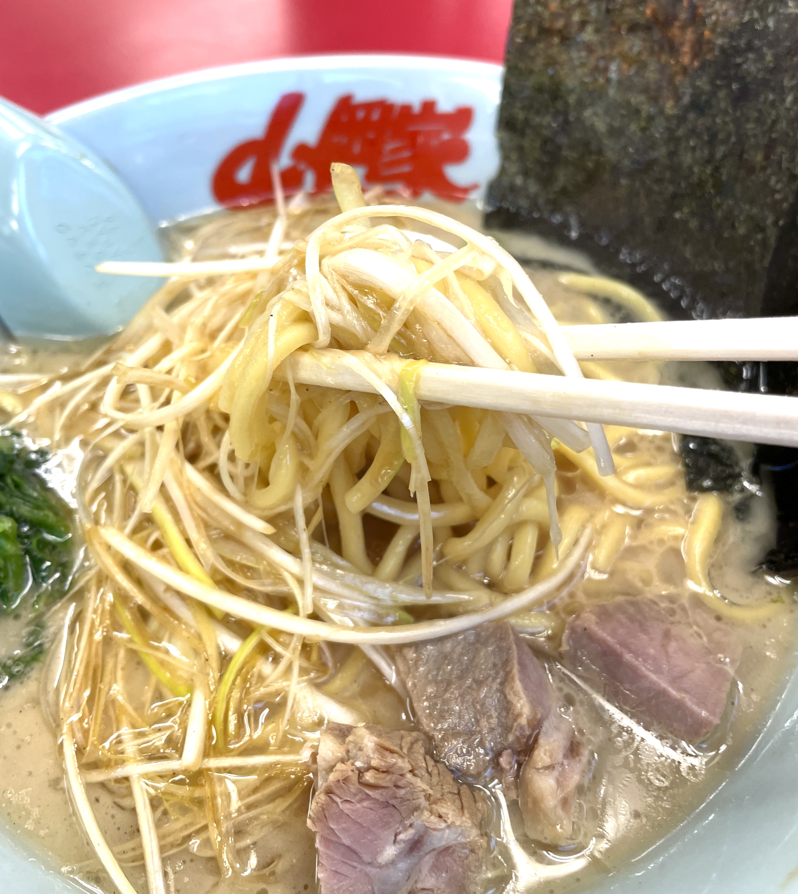 山岡家商店 本日のランチは醤油ネギラーメンでした 白髪ネギと麺を一緒に食べるの最高です 山岡家オフィシャル通販サイト 山岡家商店 では醤油生麺販売中 T Co Okkwe7kj7l ご自宅でも山岡家をお楽しみいただけます 山岡家 T Co