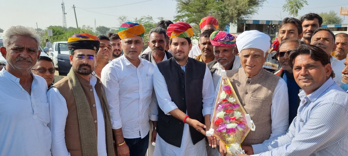 Manoj_Anchra's tweet photo. साहब नहीं साथी बनूंगा।
विधायक नहीं जनसेवक बनूंगा।✌
#Team_RG❤
@SachinPilot @Hemaram_INC @MukeshBhakar_ @RamniwasGawriya
@VijaypalMirdha https://t.co/wusHKCqvj1