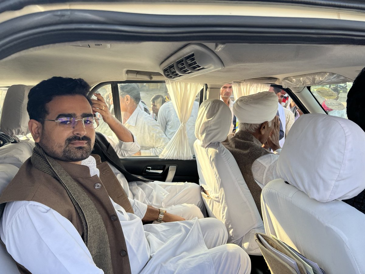 Manoj_Anchra's tweet photo. साहब नहीं साथी बनूंगा।
विधायक नहीं जनसेवक बनूंगा।✌
#Team_RG❤
@SachinPilot @Hemaram_INC @MukeshBhakar_ @RamniwasGawriya
@VijaypalMirdha https://t.co/wusHKCqvj1