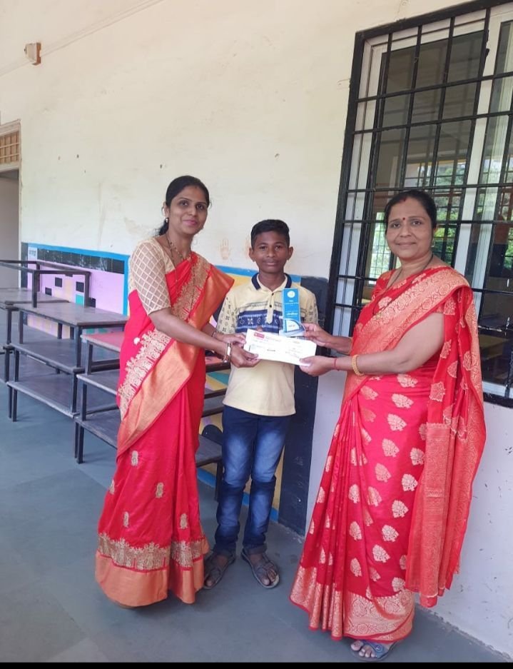 PuneDSS's tweet photo. At our, Every Child Counts (ECC) project in Ginee Vivenia, Balewadi, Ranjit Yadav Kamble studying in grade 4 scored 74% in the Manthan General Knowledge exam conducted at the state-level in the year 2019.
 
Ranjit has been awarded a trophy and a cheque of Rs.300/-. https://t.co/MGNvKxoUgN