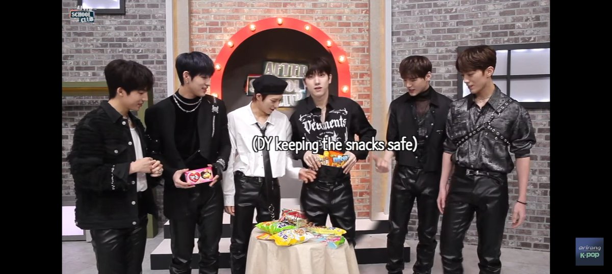 faekkung's tweet photo. @arirang_ASC @JUSTB_Official Lets give a baksu to the first appearance of Mr. Kangaroo ๐ฅณ๐ฆ OMG the piling skills must've been a talent ๐คฉ๐๐ผ The guessing ended very quickly signalling that they know kpop very well ์ญ์ ์งฑ์คํธ๋น ๐ค๐ผ
Korean address โ
#Behind_ASC #JUSTB_ASC https://t.co/7erg8t1cI9