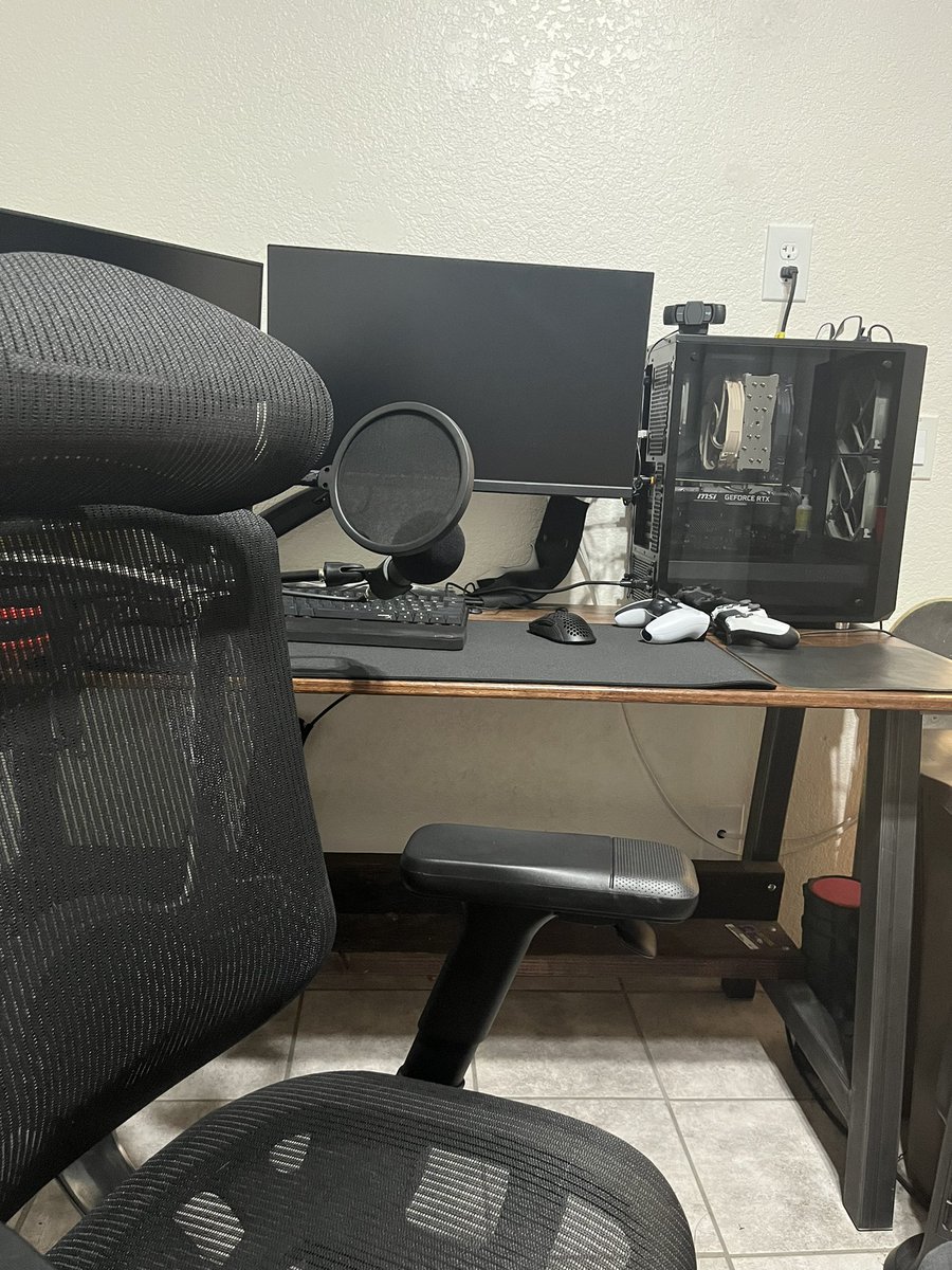 Rick_gonzo27's tweet photo. Chill Thanksgiving, Soap is stuffed and cleaned my PC setup. Life be gud https://t.co/BfMYIc5TBj