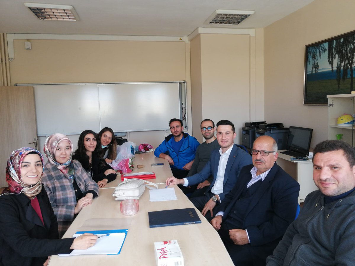 Öğretmenler gününü, öğrencilerimize nasıl daha yararlı olabiliriz düşüncesiyle rehberlik öğretmenimiz tarafından yapılan 'Mentörlük ve Öğrenci Koçluğu Eğitimi' toplantısı yaparak kutladık 🧑‍💻🧑‍🏫

#24kasimogretmenlergunu