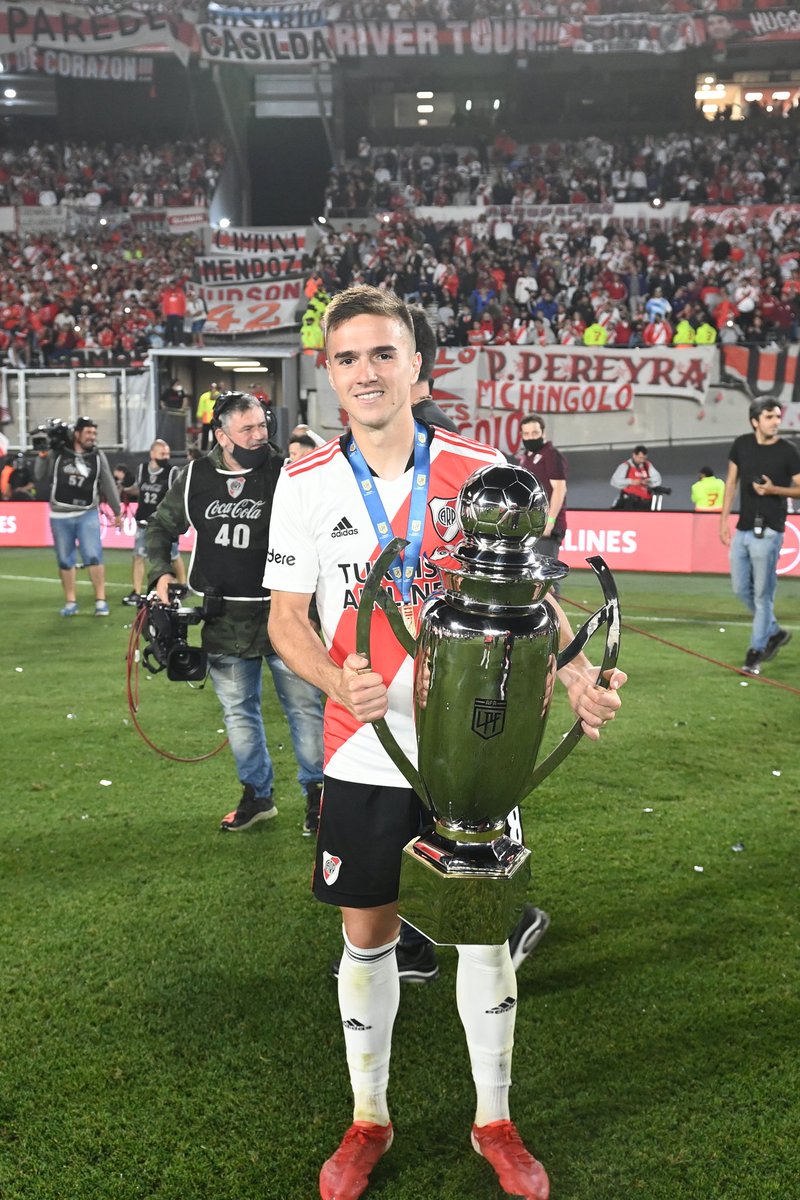 Qué campeonato, <a href="/APalavecino8/">Agustin Palavecino</a> 🎩

#RiverCampeón3G 🏆