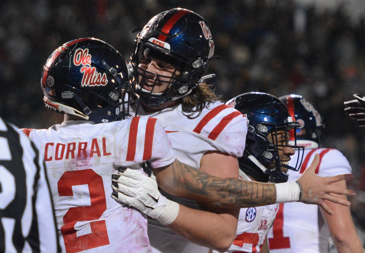thedm_news's tweet photo. Ole Miss defeats Mississippi State 31-21 in the 2021 Egg Bowl.
Photos by HG Biggs. https://t.co/WuJgj4Jw3i