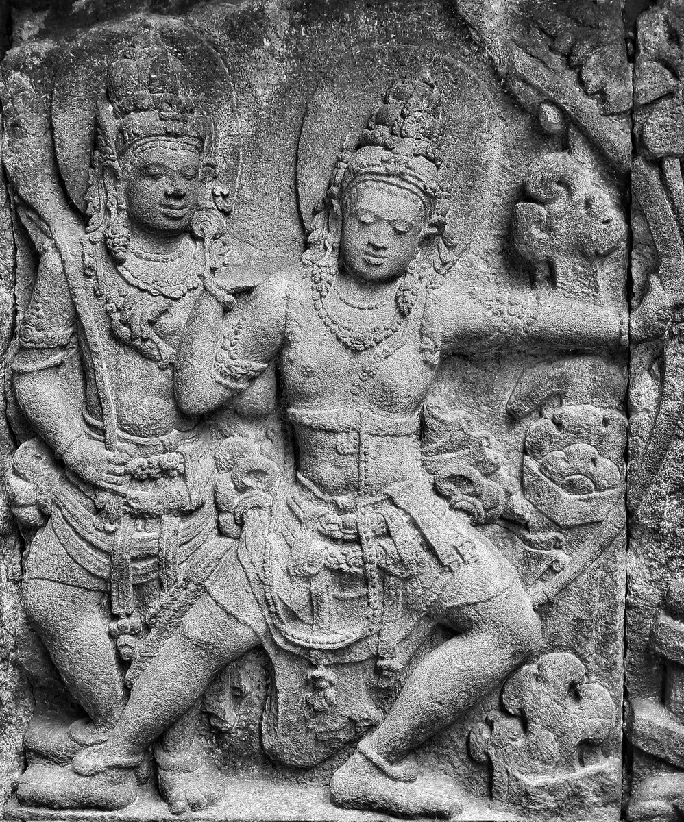 DalrympleWill's tweet image. Just as many of the greatest monuments of Hellenistic civilisation exist out of the modern boundaries of Greece, often strangely mixed &amp;amp; transformed local influences, so in Java, &amp;amp; especially Mataram, you see some of the very greatest monument of Indic art, far from modern India.