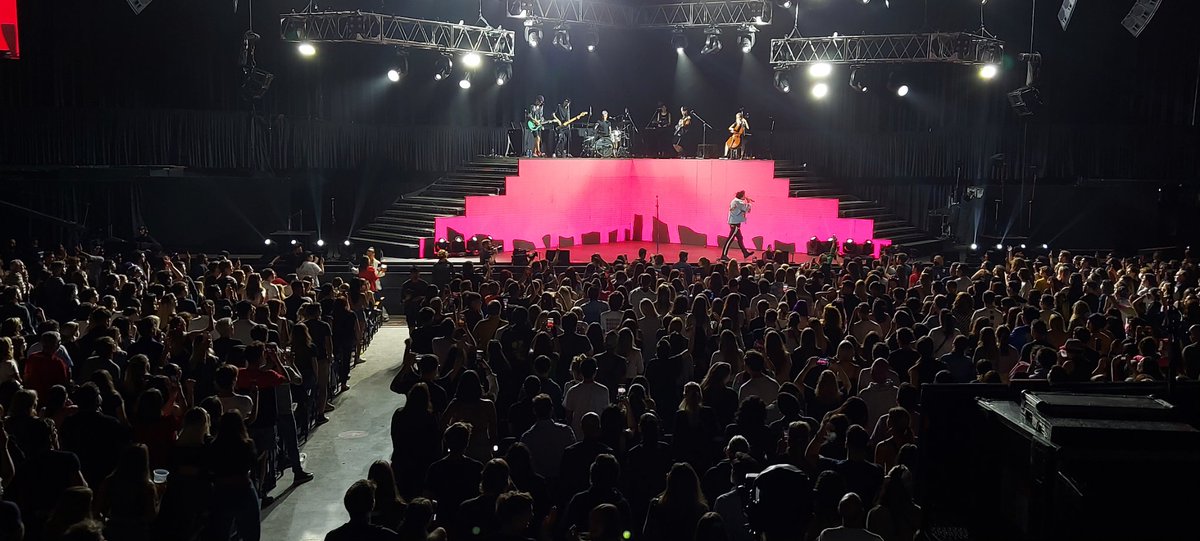 LisaLainOk's tweet photo. #Recis Gran noche en el Luna Park junto a @CHANOTB que brindó un recital de altísimo vuelo acompañado por los también talentosos chicos de la banda. Un resiliente que enfrentó todos los obstáculos y hoy ofreció el recital de su vida.
#tanbionica #chano #obsesionario https://t.co/5SE7kMUtPn
