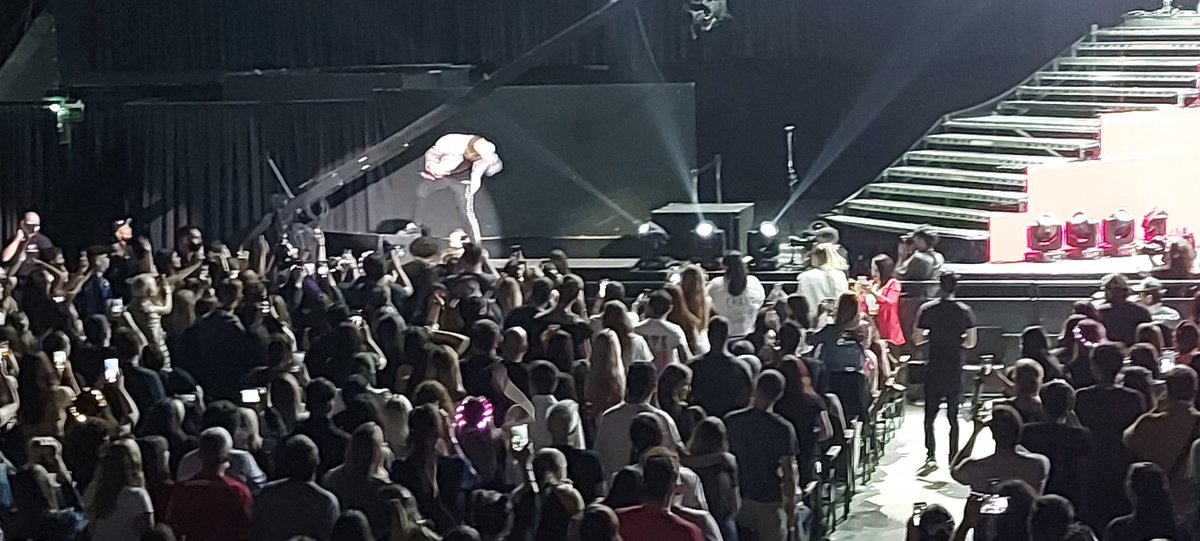 LisaLainOk's tweet photo. #Recis Gran noche en el Luna Park junto a @CHANOTB que brindó un recital de altísimo vuelo acompañado por los también talentosos chicos de la banda. Un resiliente que enfrentó todos los obstáculos y hoy ofreció el recital de su vida.
#tanbionica #chano #obsesionario https://t.co/5SE7kMUtPn