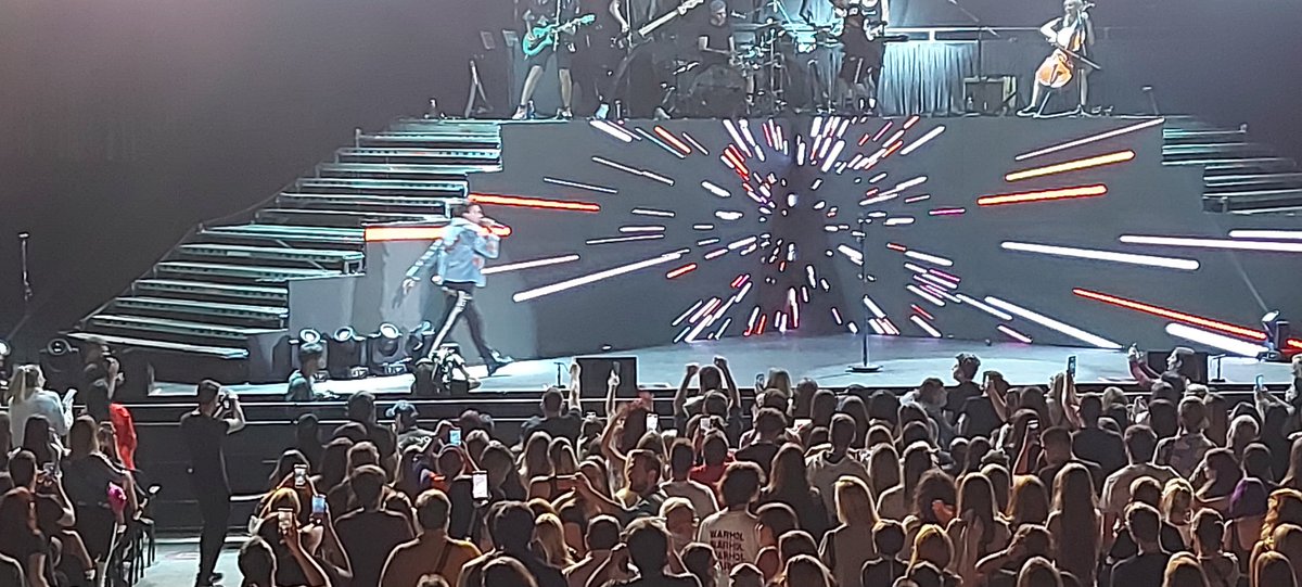 LisaLainOk's tweet photo. #Recis Gran noche en el Luna Park junto a @CHANOTB que brindó un recital de altísimo vuelo acompañado por los también talentosos chicos de la banda. Un resiliente que enfrentó todos los obstáculos y hoy ofreció el recital de su vida.
#tanbionica #chano #obsesionario https://t.co/5SE7kMUtPn