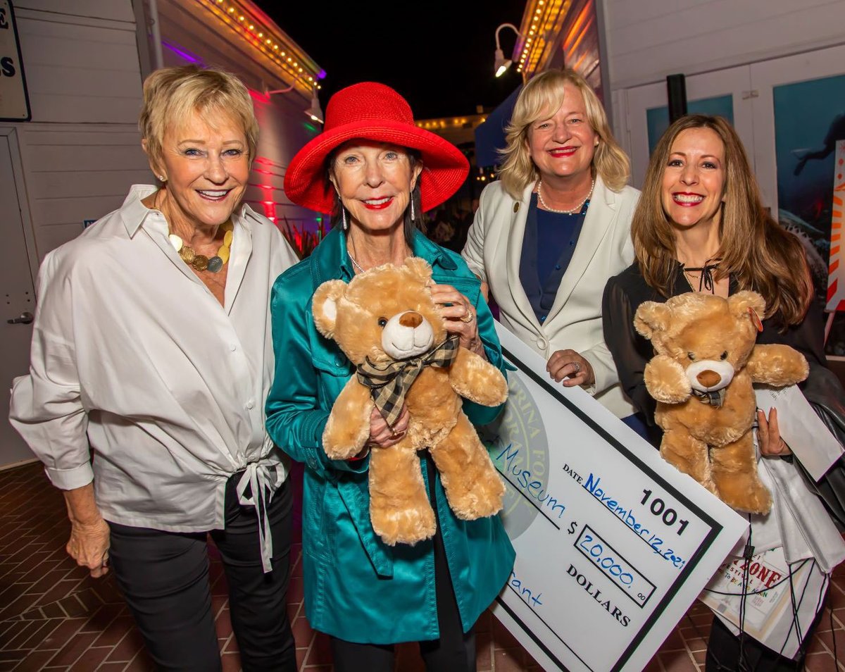 StuNewsNewport's tweet photo. Balboa Island Museum Newport Beach Fun Zone Festival a huge success: https://t.co/BJedwXbBw3 (Photo: @BalboaIslandMus) https://t.co/SHzaELZGwu
