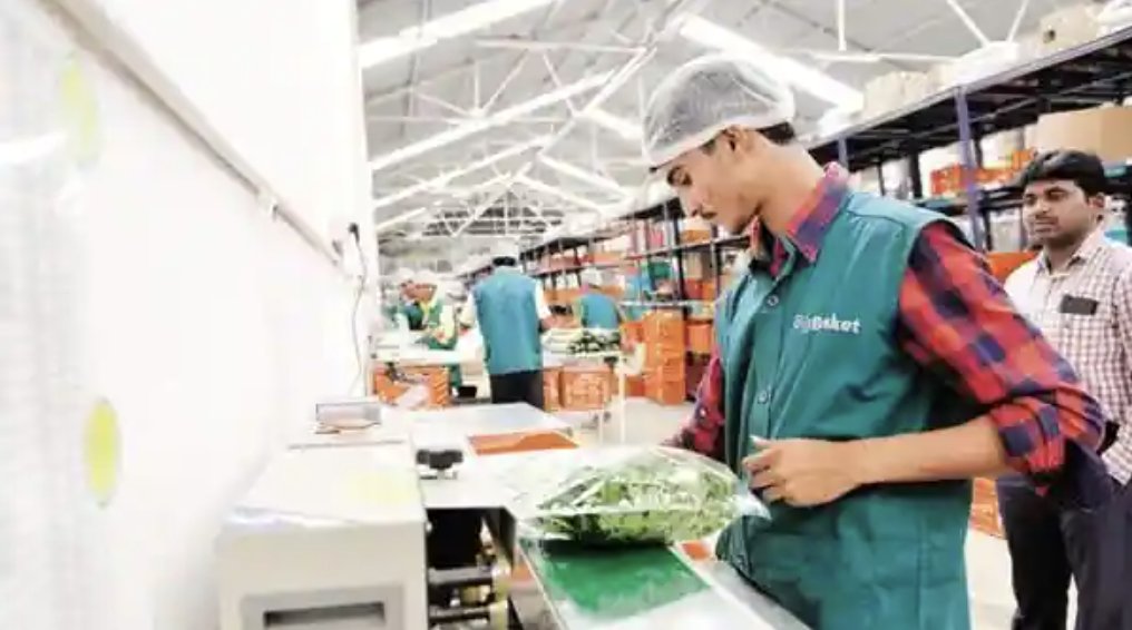 TKC_India's tweet photo. #BigBasket opens offline #retail channel for capitalizing on countrywide unlock thru self service #Fresho physical stores in Bengaluru. Tata backed e-grocery major to open 200 such staple, milk & egg retail shops & collection centres by 2023 & 800 by 2028
https://t.co/P03Nqrzqya https://t.co/qzyzUUxirV