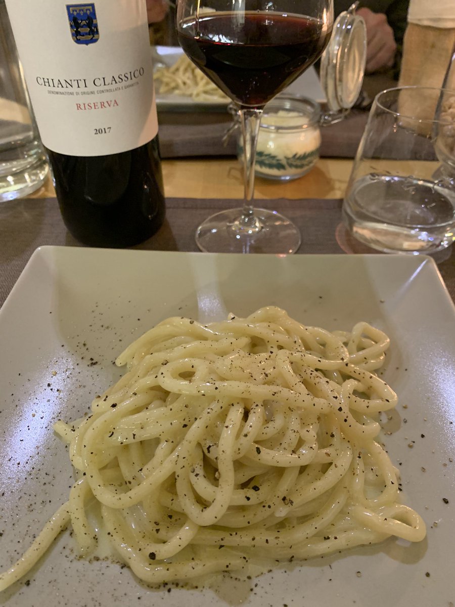 quietnomadmeg's tweet photo. I don’t eat Turkey so an Italian Thanksgiving was the perfect idea! 💡 

Where are my fellow veg heads? #Siena #Italy #pastafordays #Tuscany https://t.co/ubAYOCs8M4