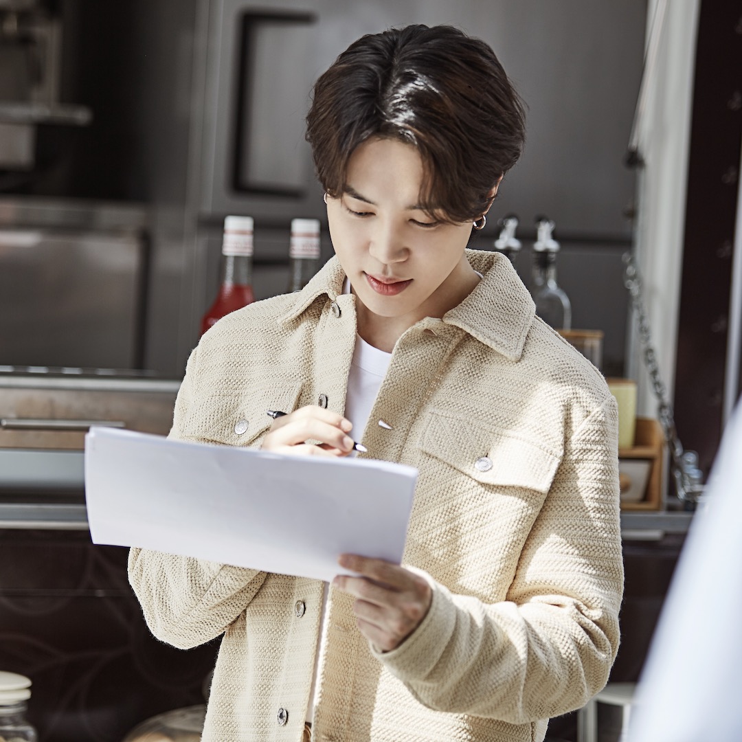 Hyundai_Global's tweet photo. Jimin is studying the storyboard for the #Hyundai X #BTS Special film. Are you hyped up yet? Get ready to find out the clue @ LA stage! 💜

#Hyundai #BTS #HyundaixBTS #Jimin #Imonit #Nowyoureonit #CleanMobility #BecauseofYou 
@bts_bighit https://t.co/hE0XjwnSY9