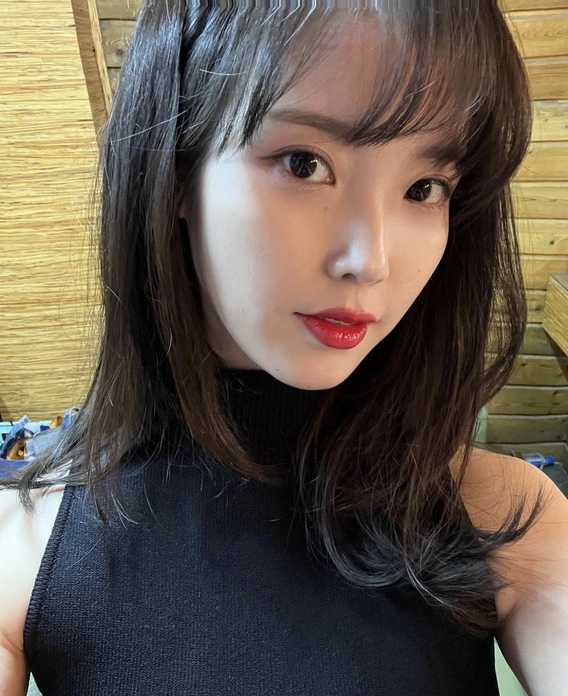 IUFlLES's tweet photo. IU INSTAGRAM UPDATE !! https://t.co/rthebD5IYg