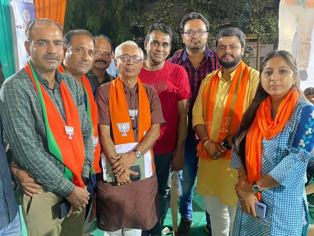 BhavikaGhoghari's tweet photo. વાપી નગરપાલિકાની ચૂંટણી અંતર્ગત વિવિધ વોર્ડમાં પ્રચાર કર્યો #vapi #nagarpalika #election https://t.co/7RJ0y08K8C