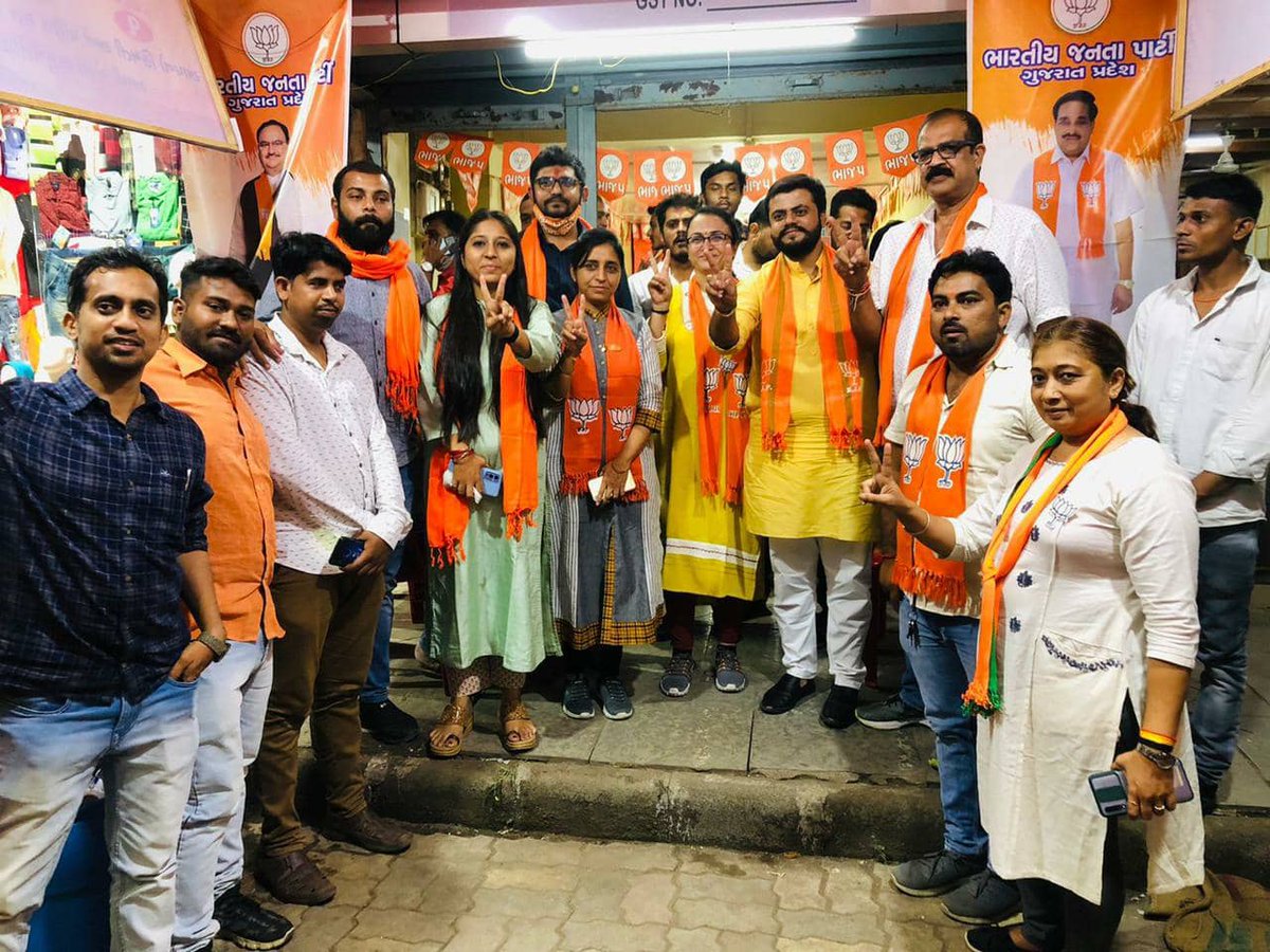 BhavikaGhoghari's tweet photo. વાપી નગરપાલિકાની ચૂંટણી અંતર્ગત વિવિધ વોર્ડમાં પ્રચાર કર્યો #vapi #nagarpalika #election https://t.co/7RJ0y08K8C