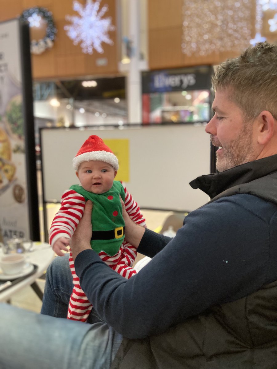 neil_hawes's tweet photo. Who’s making their Christmas list whilst watching the #LateLateToyShow?
Drop us a PM with your #freerange Irish turkey & #LimerickHam needs
#thisisirishfood #Blas2021 #Burren #craftbutcher
#Christmasfood #Christmasturkey #Clare #localbutcher #Christmasdinner #Christmas2021 https://t.co/hbhvpUxizh