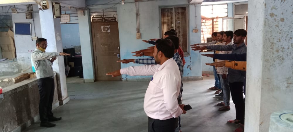 KondhiyaRizwan's tweet photo. માળિયા તાલુકા પંચાયત કચેરી માં ૨૬ નવેમ્બર, બંધારણ દિવસ નિમિત્તે આમુખ નું વાંચન કરવામાં આવ્યું
@ddomorbi1
@CollectorMorbi 
@brijeshmeja1 https://t.co/MybERh7qGO