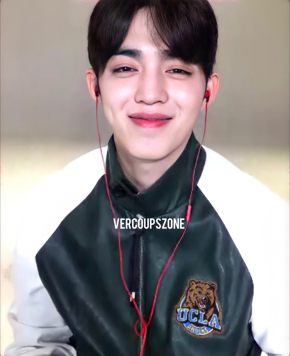 vercoupszone's tweet photo. 211126 lazada ph online fansign

cheol was the absolute cutest today 💚🥰

#에스쿱스 #세븐틴 @pledis_17 https://t.co/IoUUREt5rG