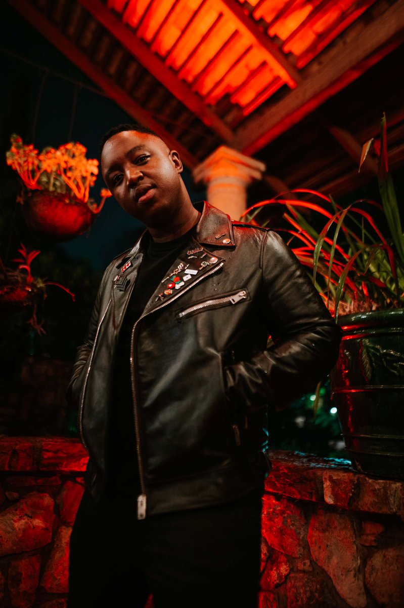 Shimza01's tweet photo. Humans love me ❤️ https://t.co/nuVKi5oe0K