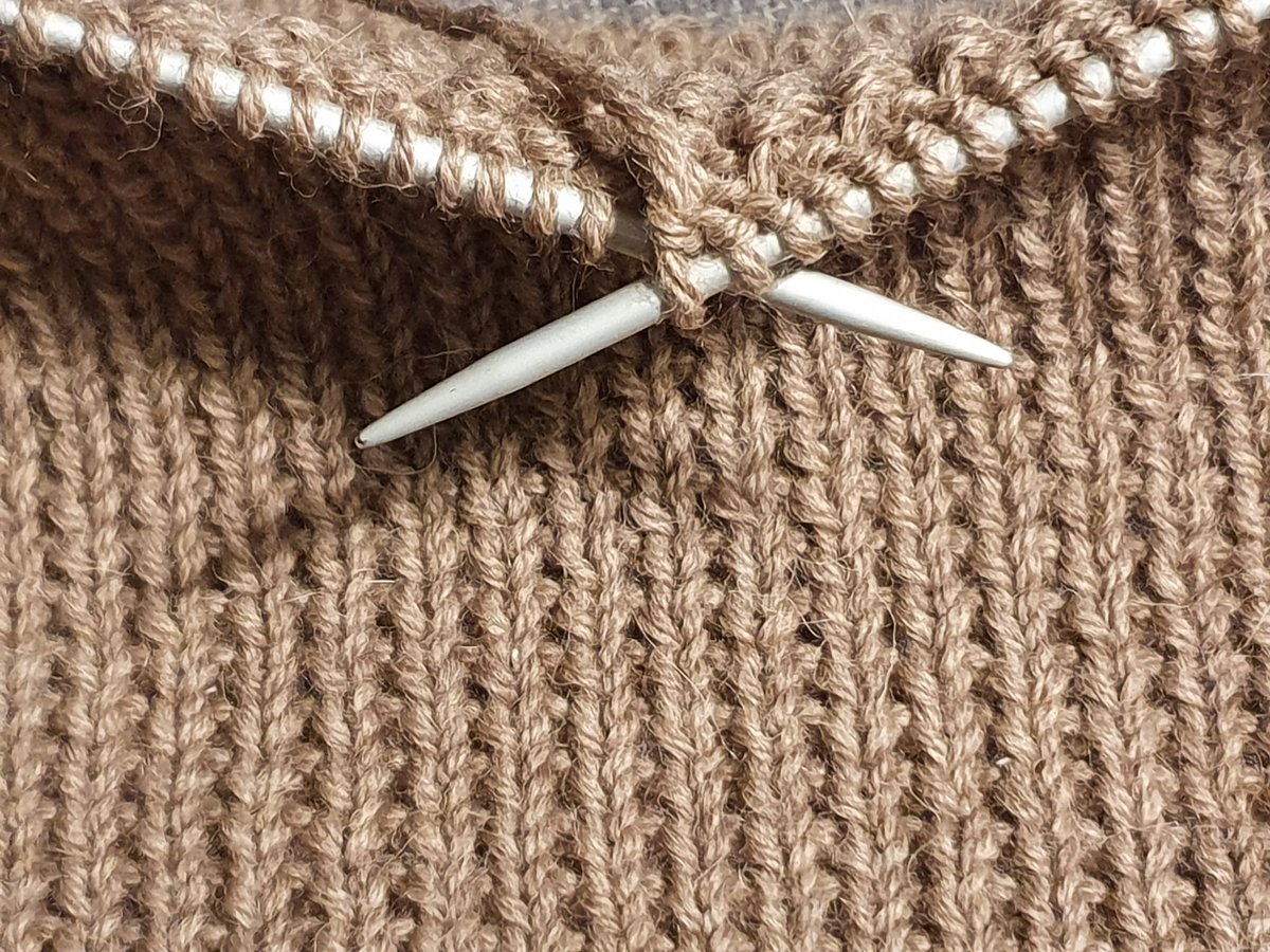 BettinaSRoss1's tweet image. Hat in the making. 🤶

#knitting #handmade #FridayProject