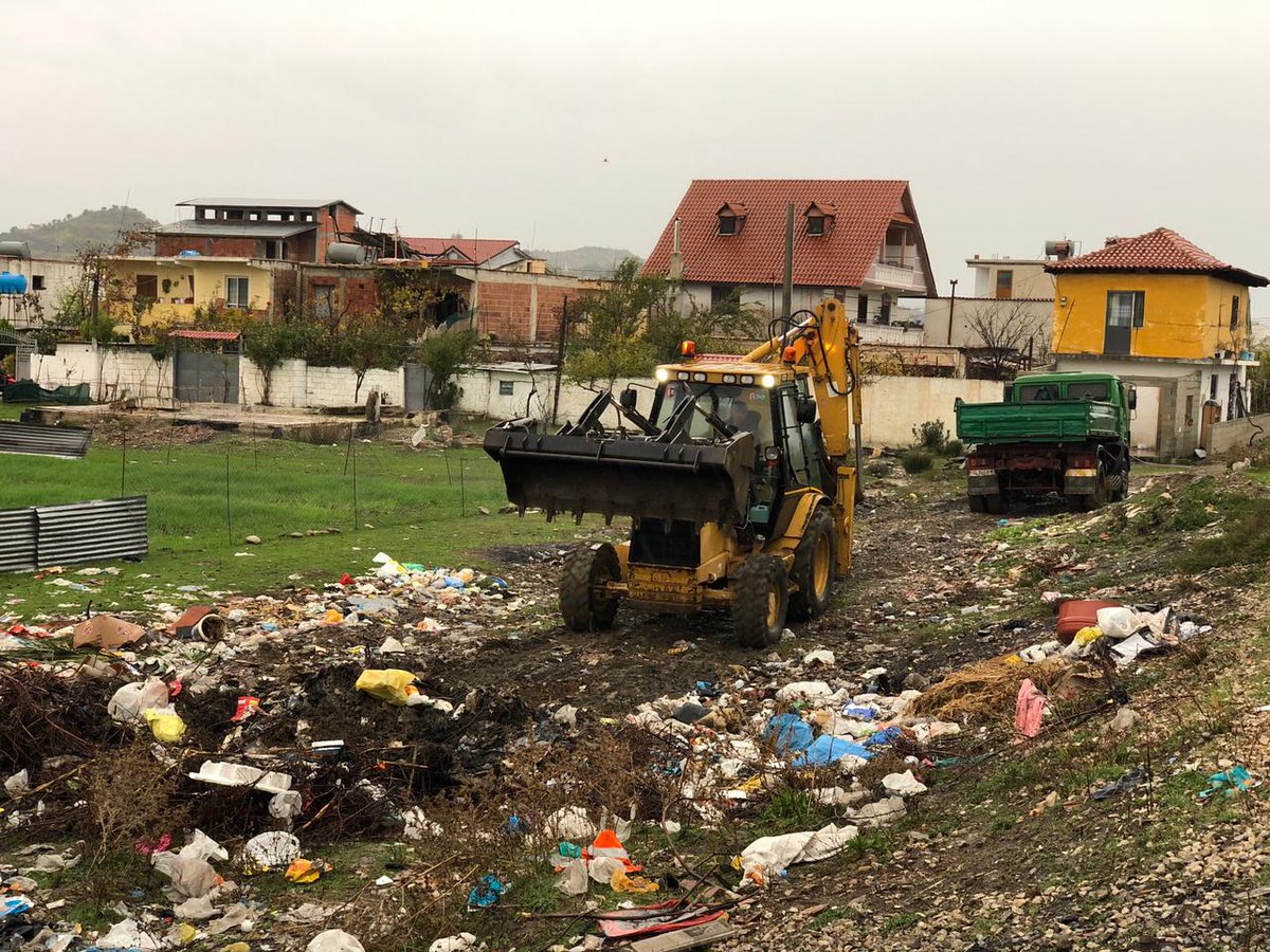 LetsDoItAlbania's tweet photo. AKSION!♻️🇦🇱

Fillojmë aksionin mbarëkombëtar Ta Pastrojmë Shqipërinë!🇦🇱♻️
Momente nga hapja zyrtare e aksionit me vullnetarët, Bashkinë Tiranë, Nënkryetarit Andi Seferi dhe DPN1. 

Aksioni vazhdon në të gjithë Shqipërinë!🌳

#BashkohuEdheTi
#TaPastrojmeShqiperine
#LetsDoItAlbania https://t.co/yz2FtRQDiC