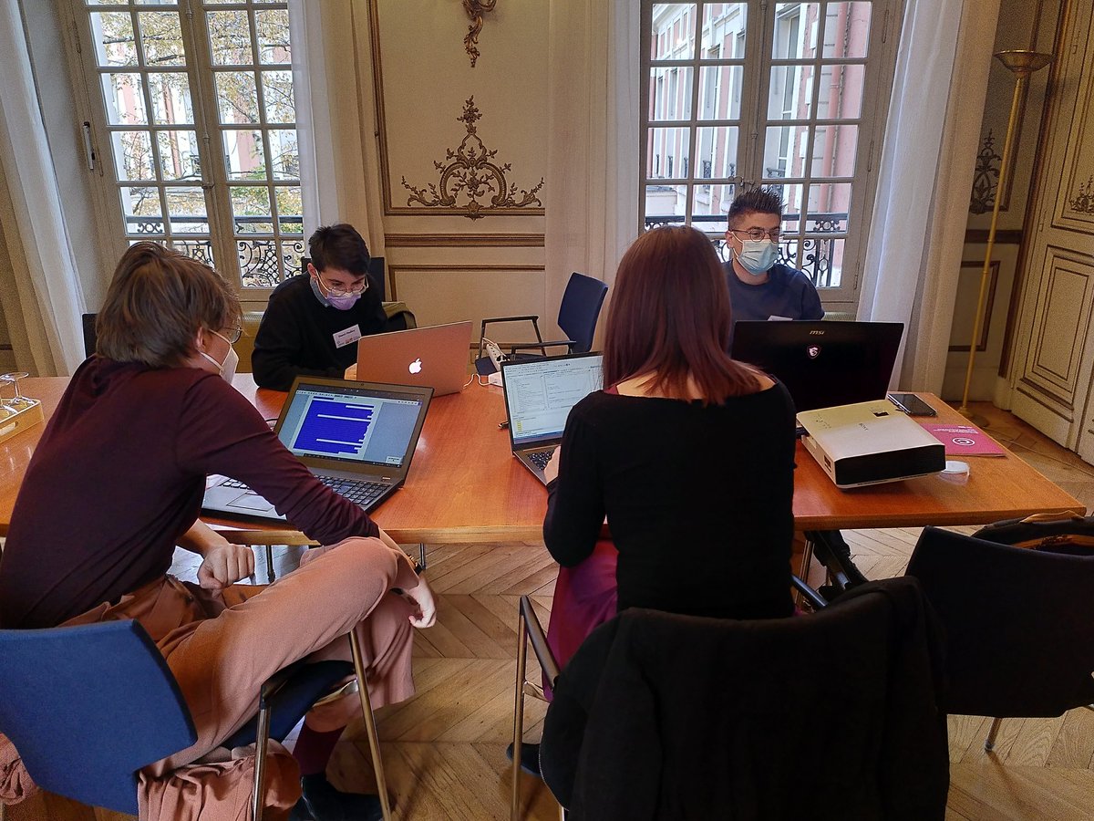 AnneBaillot's tweet photo. Ce matin, travail intensif de documentation du travail réalisé. #datathonihadfk #framapadseverywhere https://t.co/jFgg9Chln9