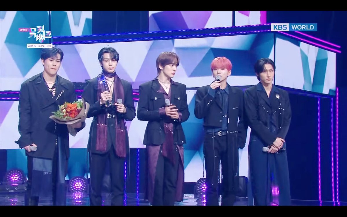 2403BROWNIE's tweet photo. ถ้วยที่ 3 แล้ววววว น้องมอนคนเก่ง ;-;
#RushHour3rdWin https://t.co/2FG5C9urTM