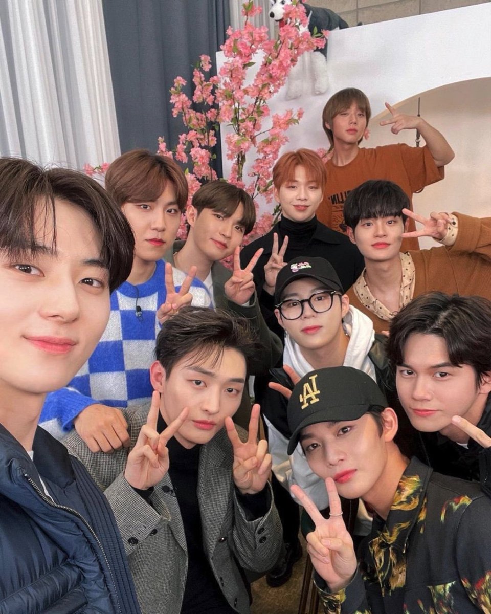 harmonyNmelody's tweet photo. ไม่ว่าจะยังไง #WannaOne ก็ยังเป็นความทรงที่ดี ๆ ช่วงหนึ่งในชีวิต
จนเค้ากลับมารวมตัวเฉพาะกิจแล้ว ก็ยังไม่เคยเปิดดู Last con. อีกรอบเลย🥲
#WANNAONECOMEBACK https://t.co/CNUjbqh9nU