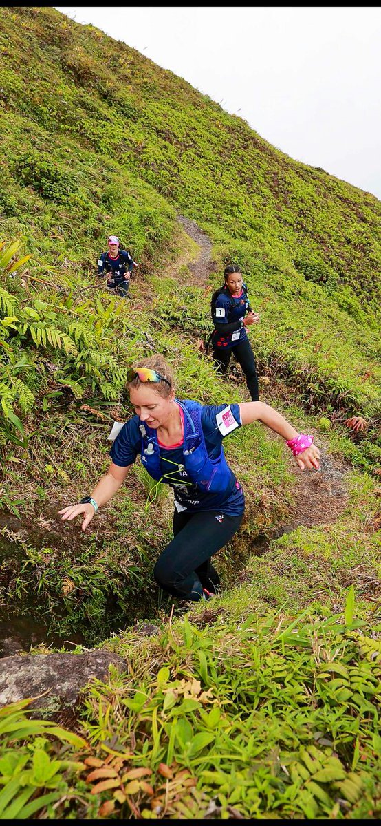 lecoqsportif's tweet photo. 🌺 2ème journée de faite pour Aurélie #Chaboudez et sa team ✔️
#RaiddesAlizes
Départ pour un trail sur la montagne Pelée, 24km avec 1400m de dénivelé en 5h25 🗻🏃♀️
Passage dans les plantations, dans la jungle, sur le mont et cratère de la montagne.
La vue 🥰☀️ https://t.co/OTnsHdx7Sb